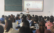 老司机
举办“跨境新方向，外贸新丝路”就业育人讲座